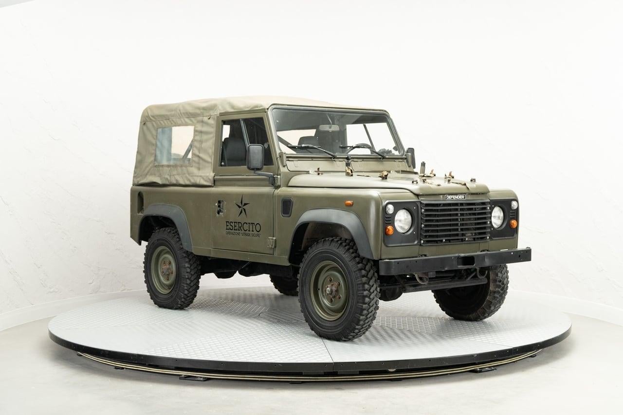 1999 Land Rover Defender 90 AR90 Military LesAnciennes.com