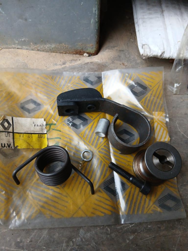 Tendeur de chaine RENAULT 12 (R12) LesAnciennes.com