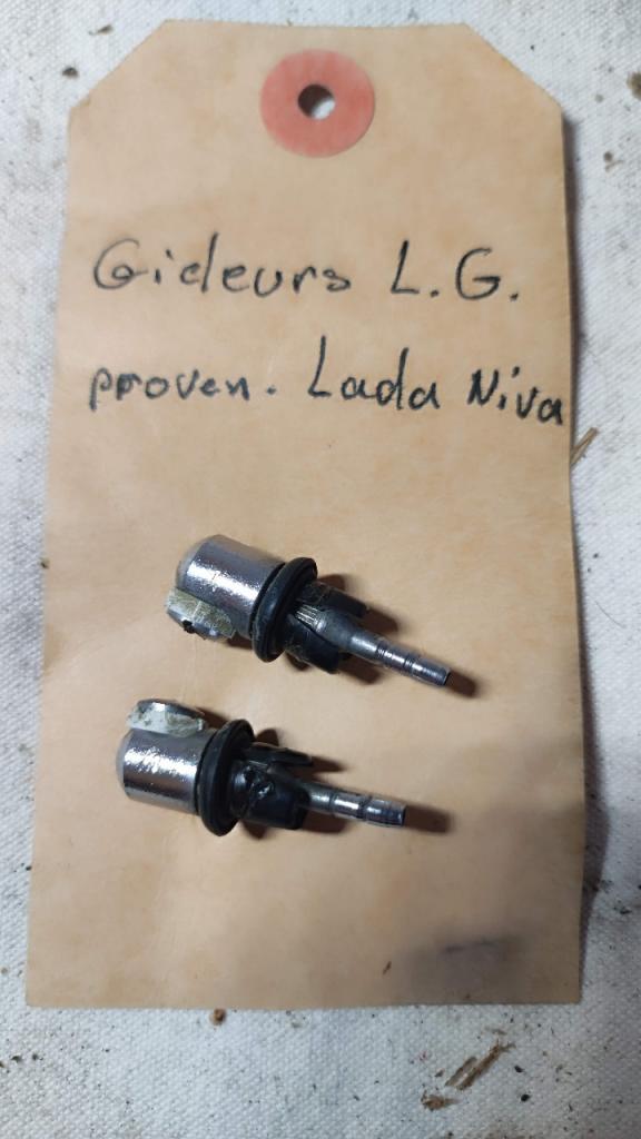 Gicleurs de lave-glace Lada Niva LesAnciennes.com