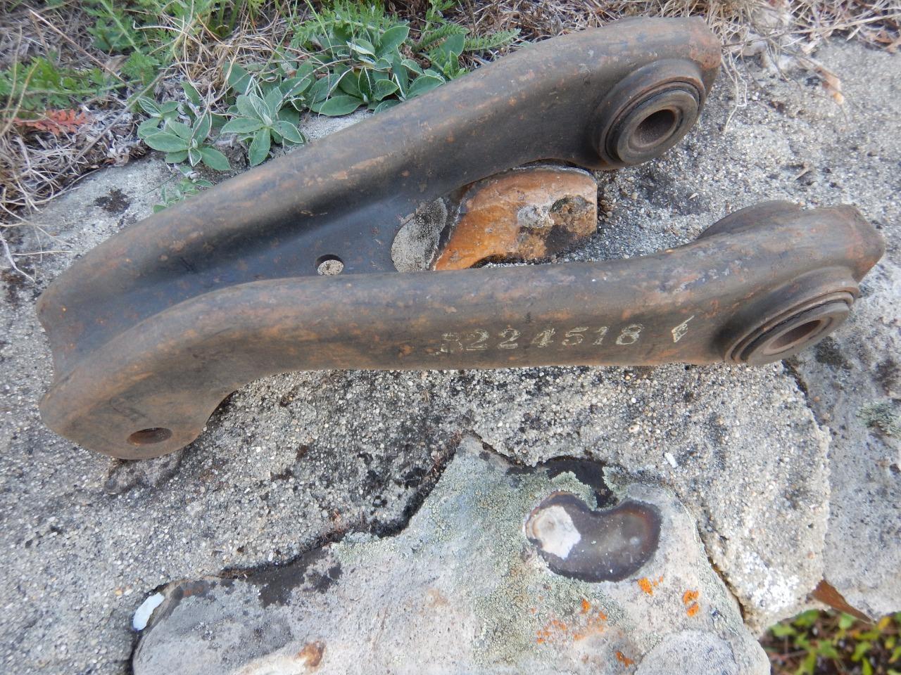 Bras supérieur RENAULT 4CV LesAnciennes.com
