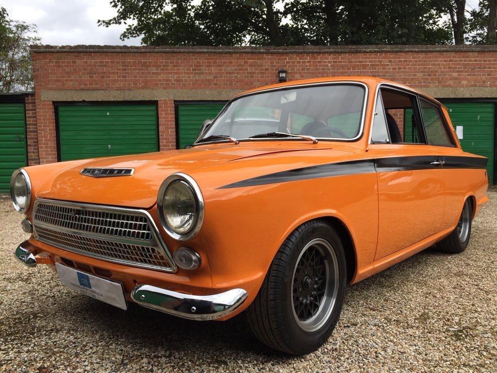 FORD Cortina GT deluxe - 1965 LesAnciennes.com