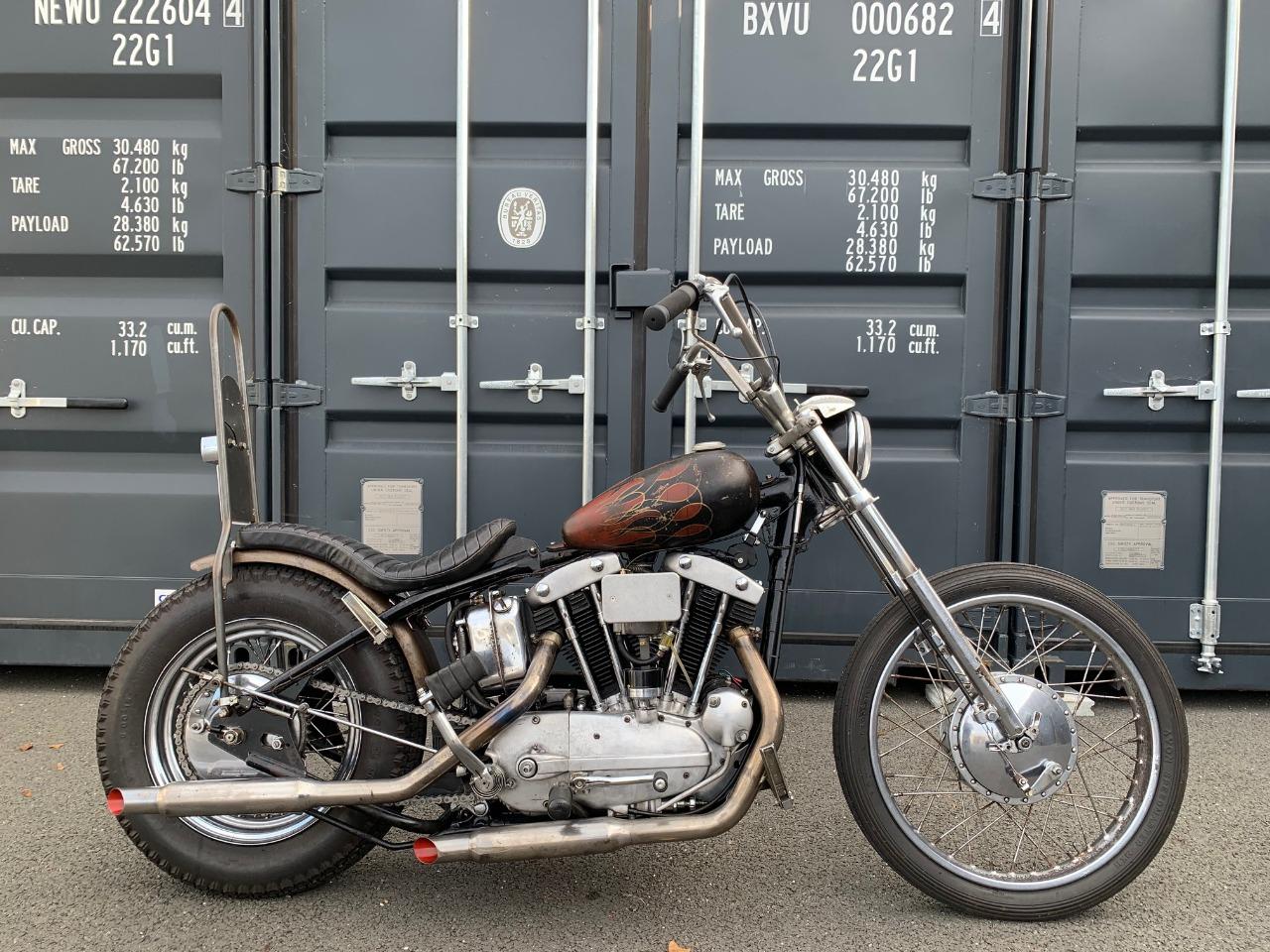 HARLEY DAVIDSON Sportster XLCH 900 - 1966 LesAnciennes.com