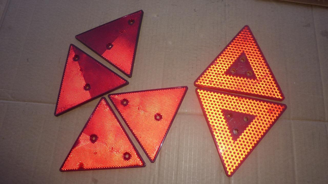 Feux rouge SIMCA 8 et autre LesAnciennes.com