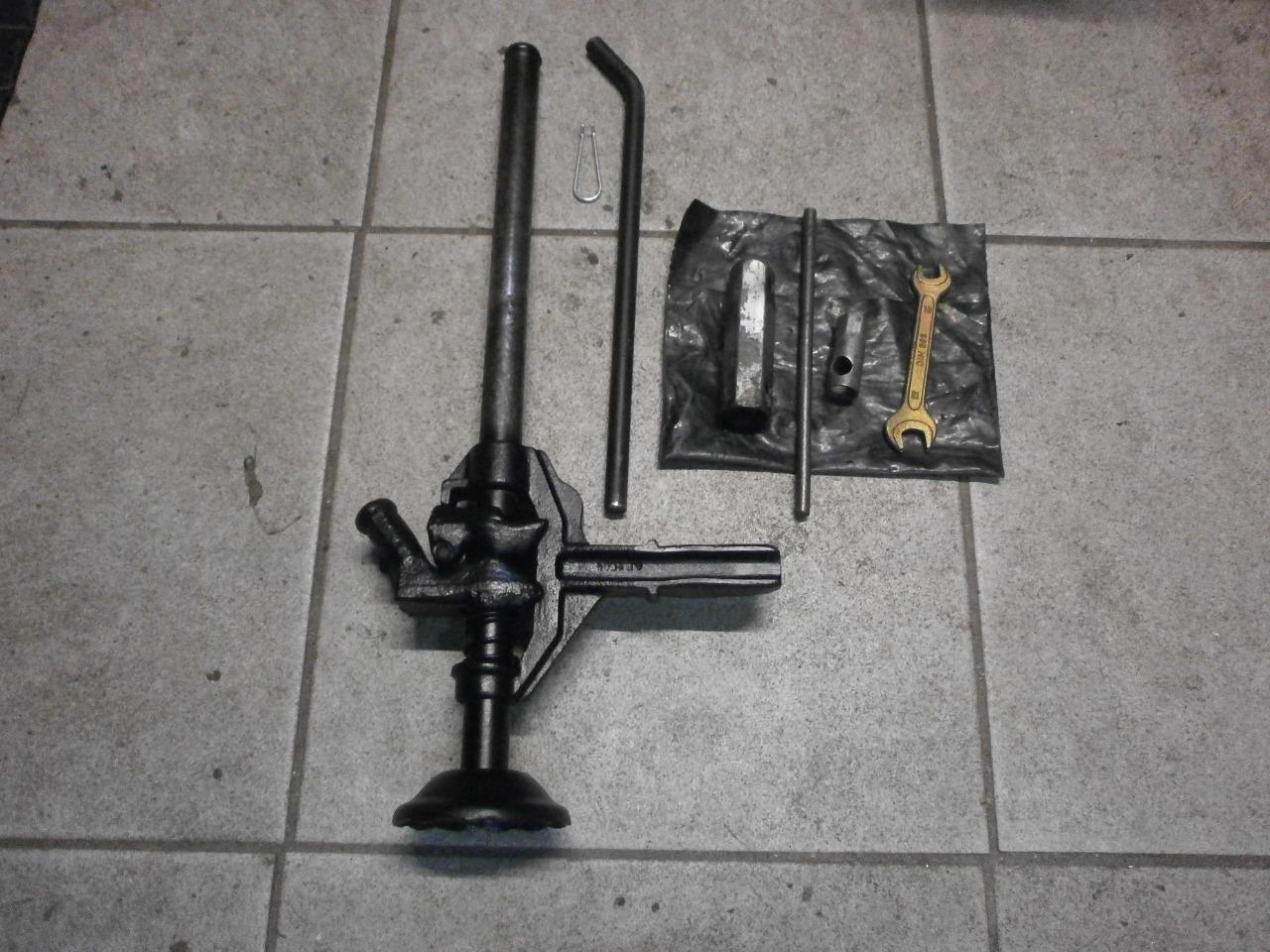 Cric VW COX avec pochette outils LesAnciennes.com