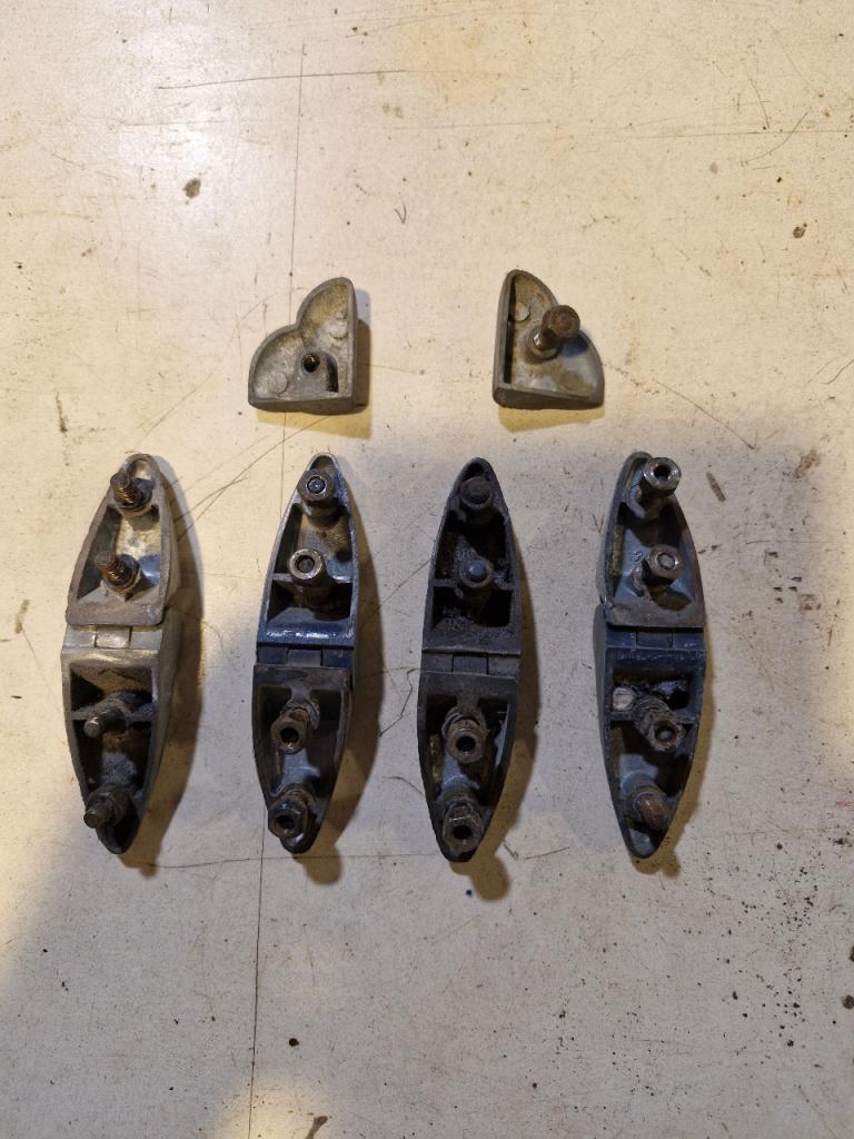 Charnières RENAULT 4CV LesAnciennes.com