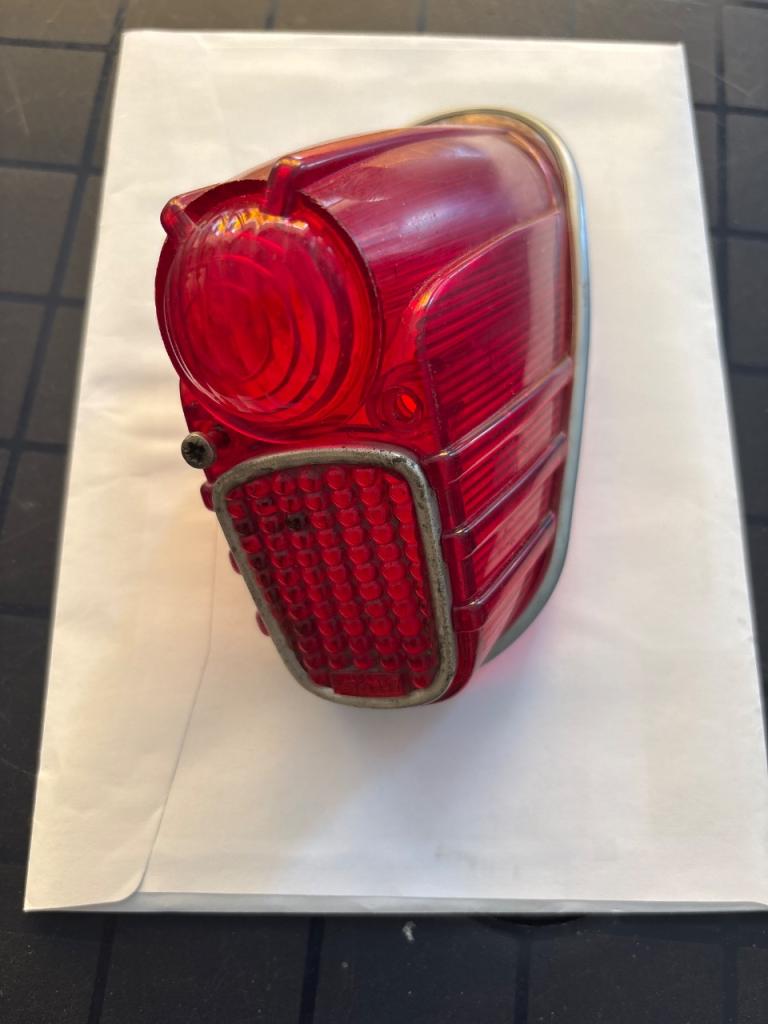 Cabochon feu ARD Renault 4cv LesAnciennes.com