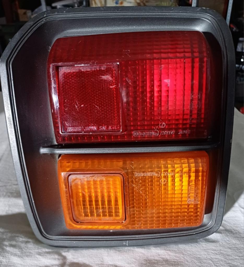 Feu DATSUN Cherry 100A E10 LesAnciennes.com