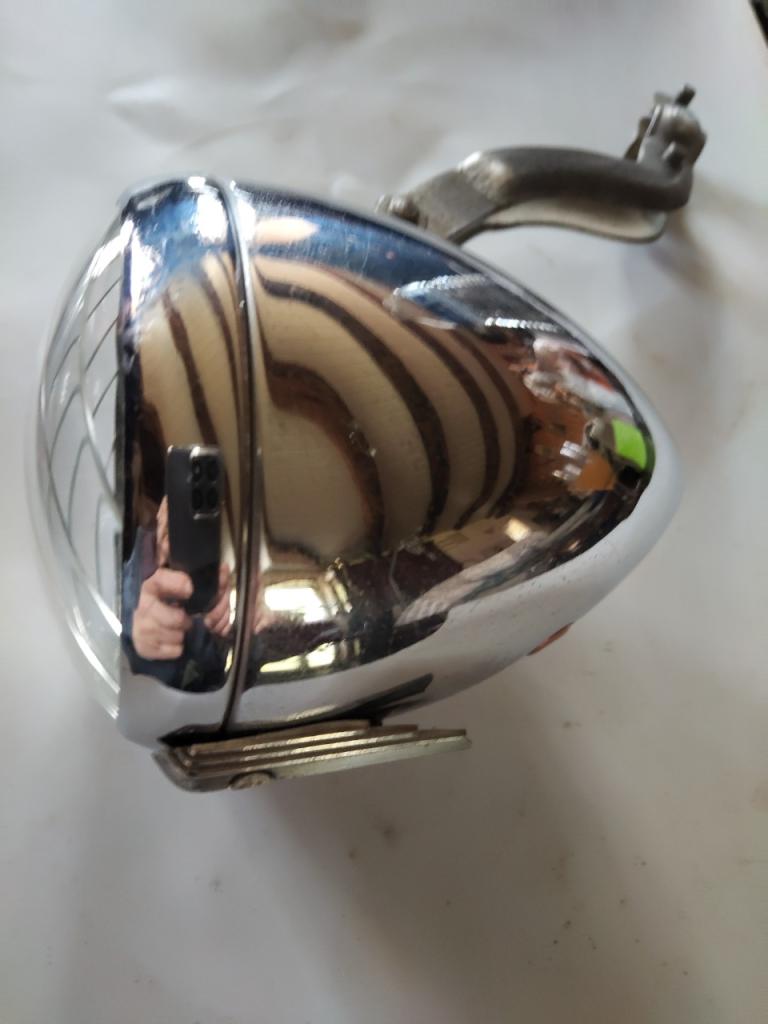 Phare Radios pour petite moto ou vélo LesAnciennes.com