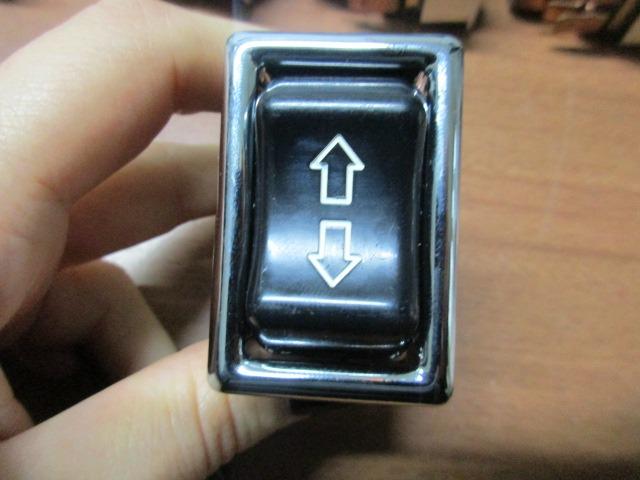 Interrupteur lève-vitre pour Alfa Romeo Montreal LesAnciennes.com