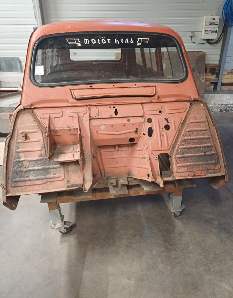 Caisse RENAULT 4 (R4) SUPER LUXE LesAnciennes.com