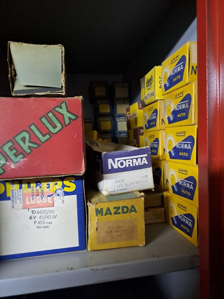 Ampoules DIVERS LesAnciennes.com