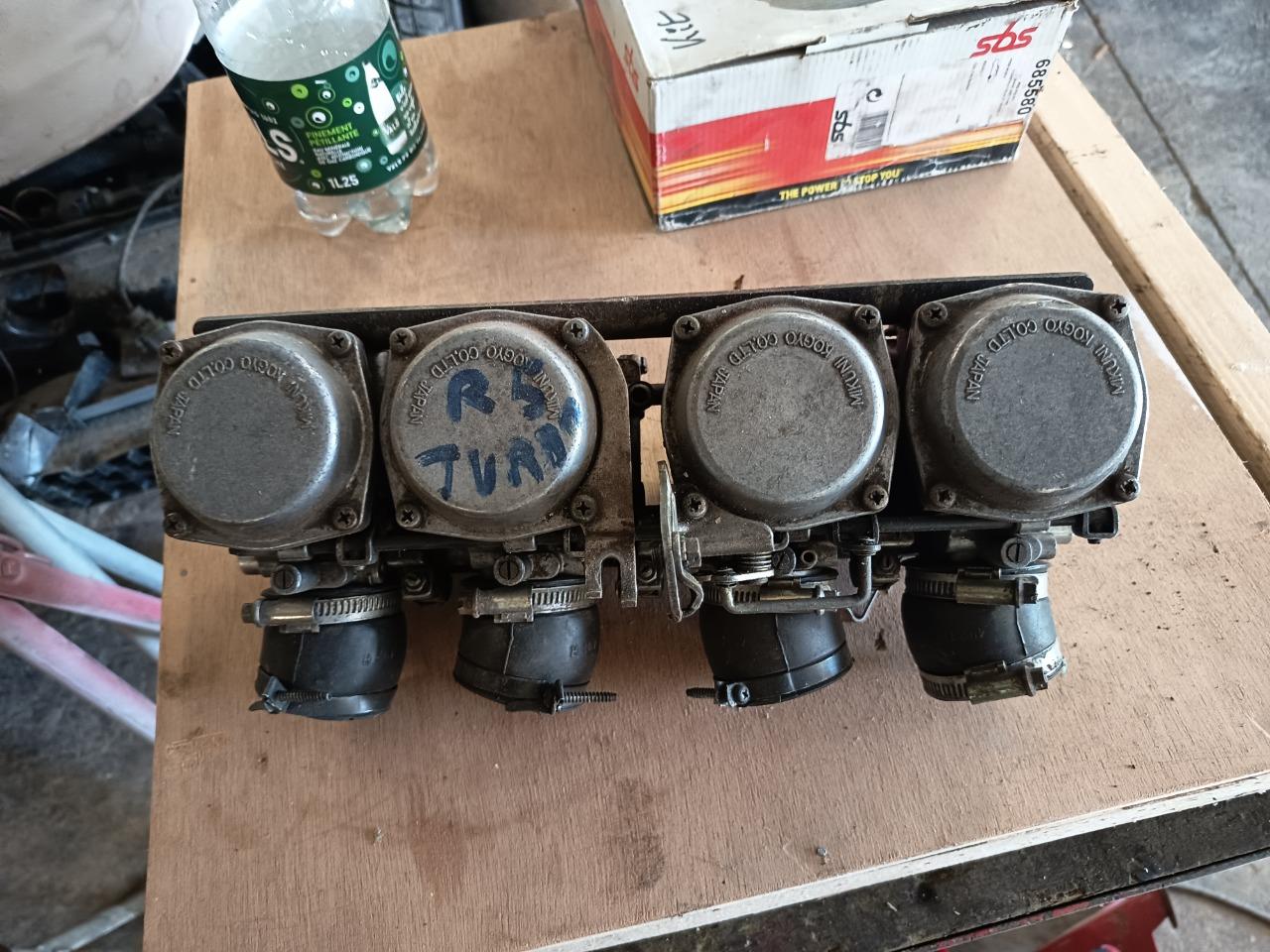 Rampe carburateurs LesAnciennes.com