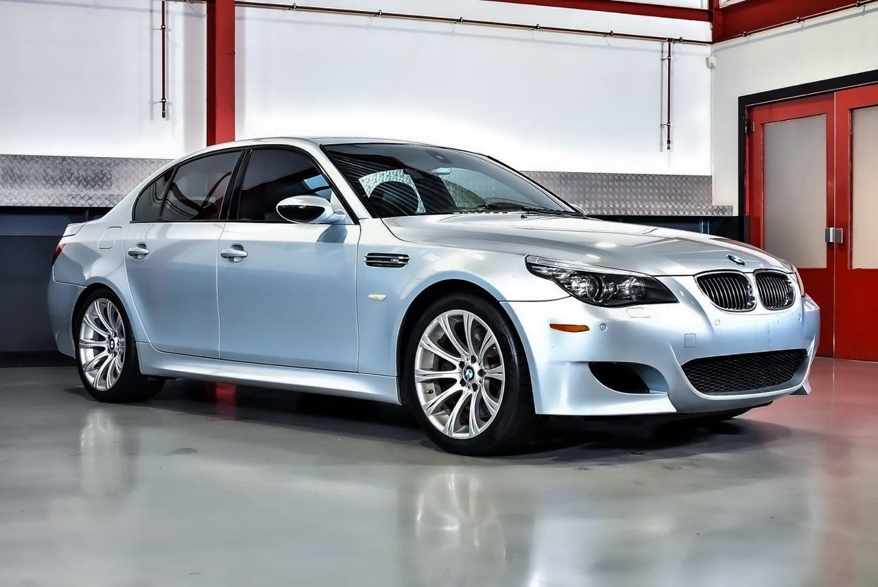 2008 BMW M5 Sedan 5,0L V10 LesAnciennes.com