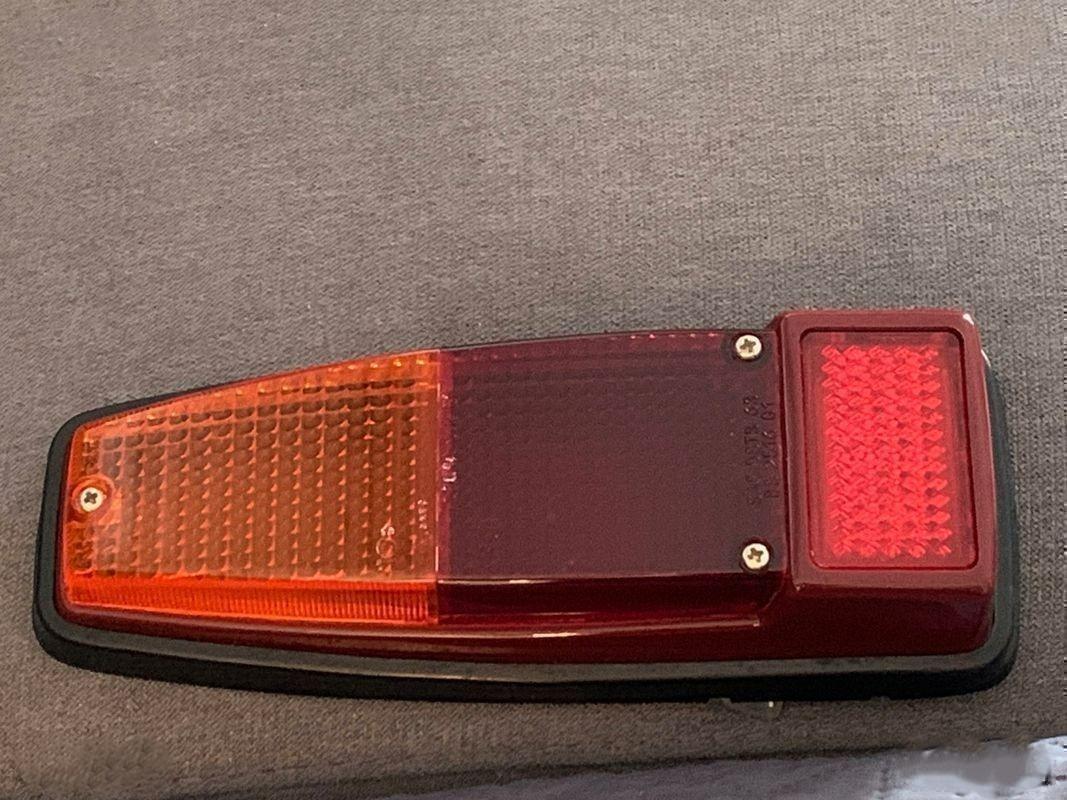 Cabochon arrière Gauche Seima R8 Gordini, A 110 LesAnciennes.com