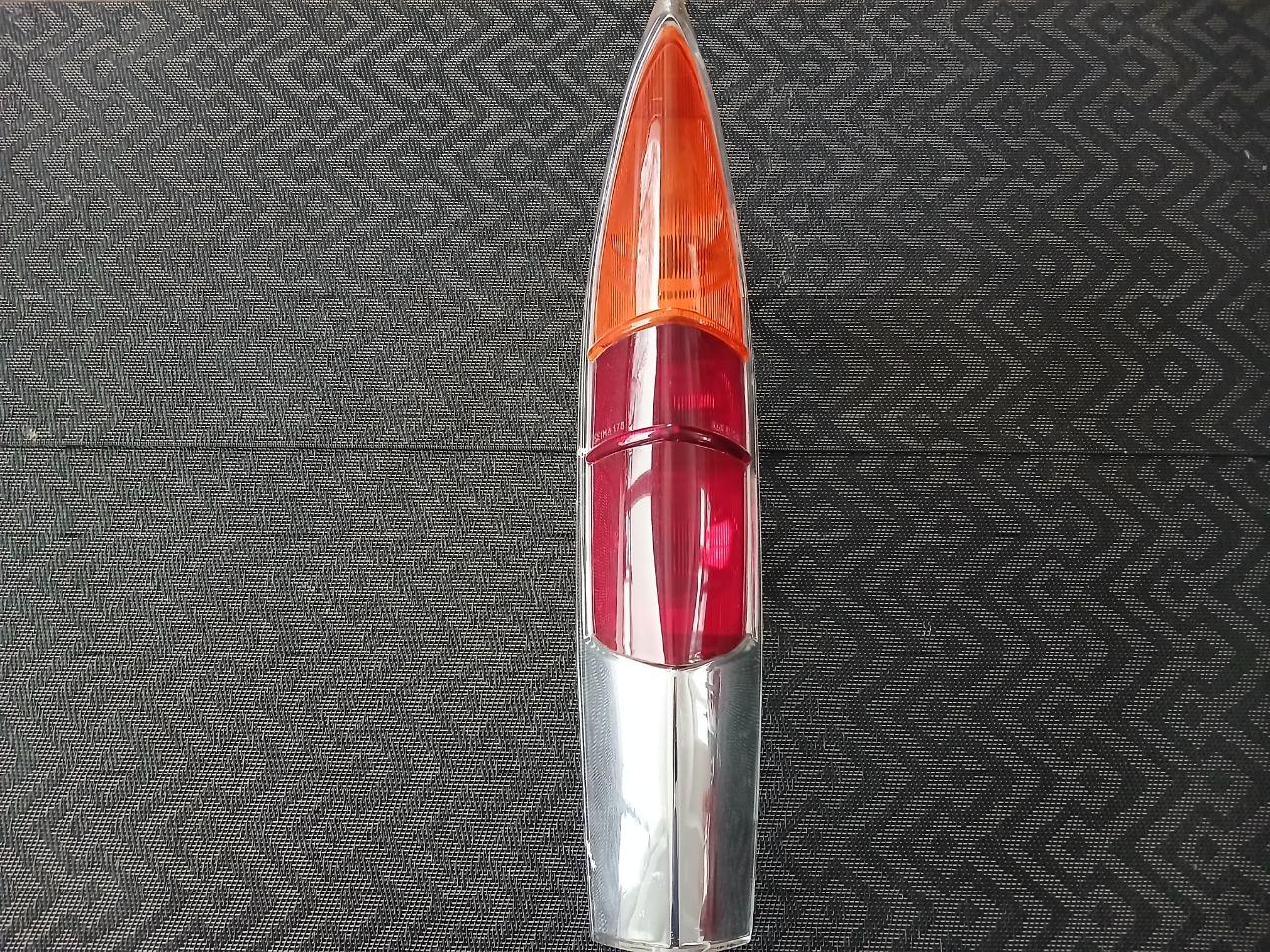 Feu arrière SEIMA PEUGEOT 404 berline LesAnciennes.com