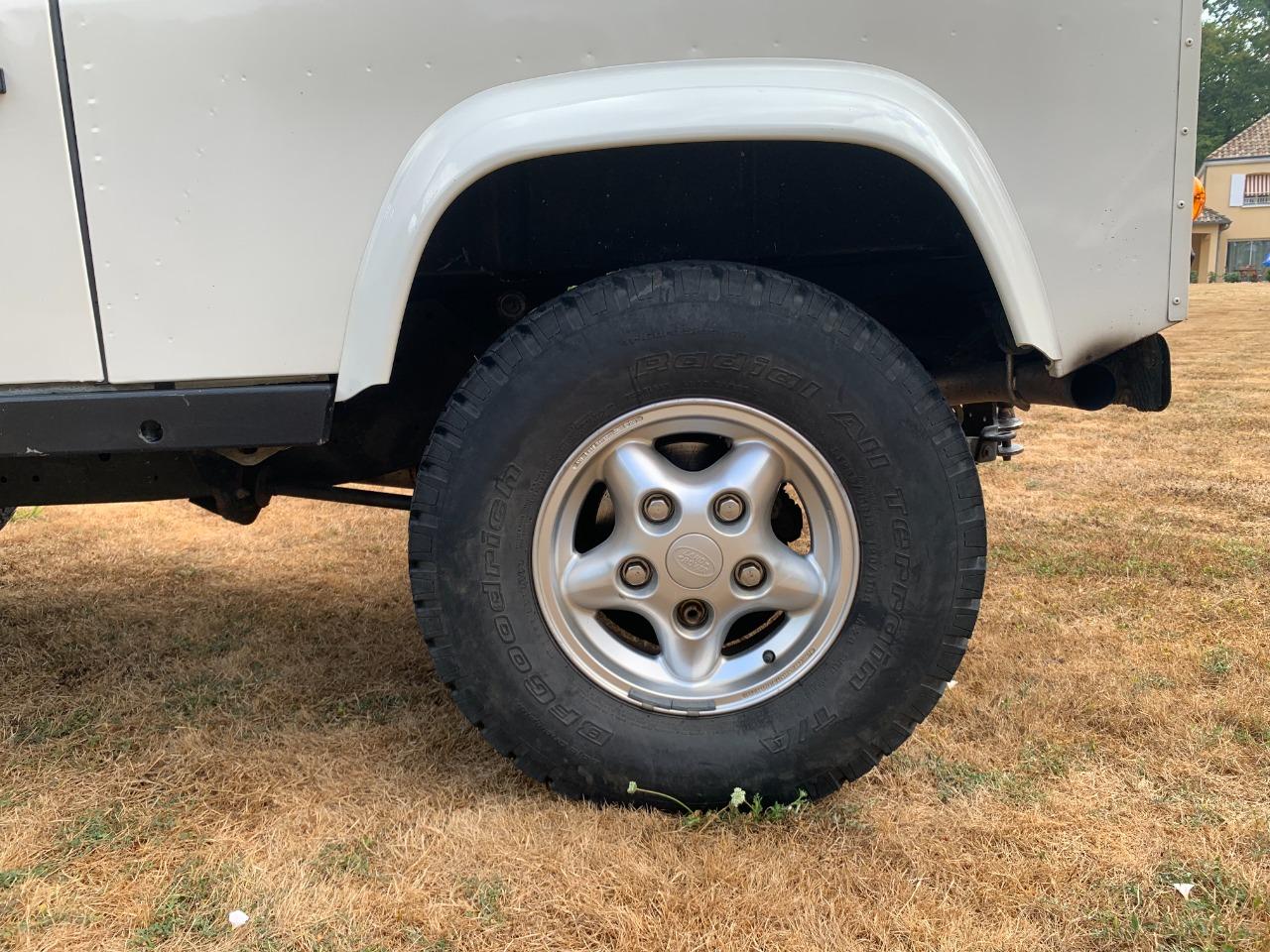 LAND ROVER Defender 2.5 TD5 - 2004 LesAnciennes.com