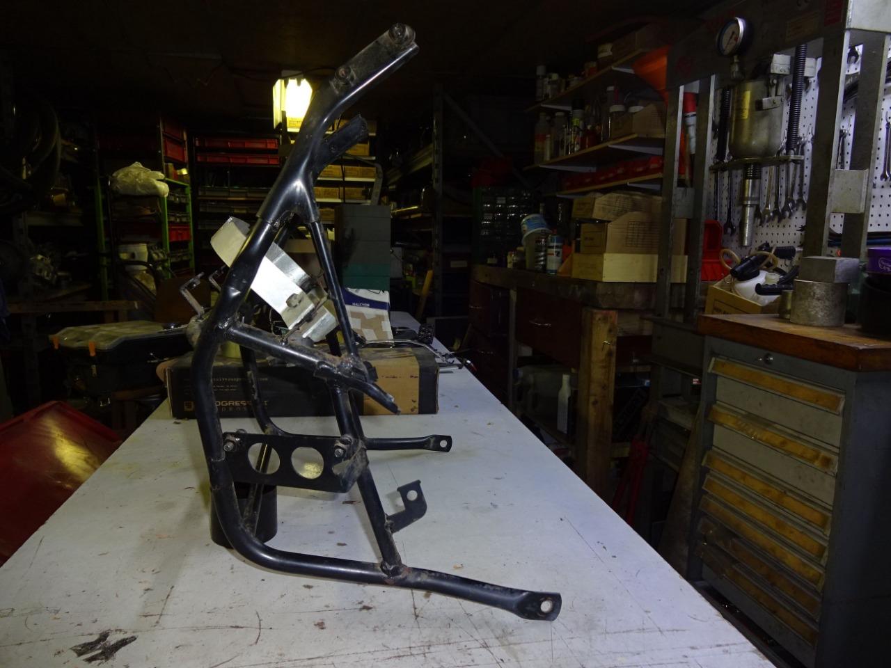 Support carénage YAMAHA FJ 1200 3CX LesAnciennes.com