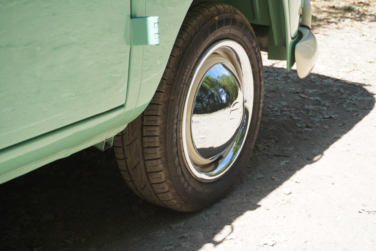 VOLKSWAGEN Combi 231 - 1975 LesAnciennes.com