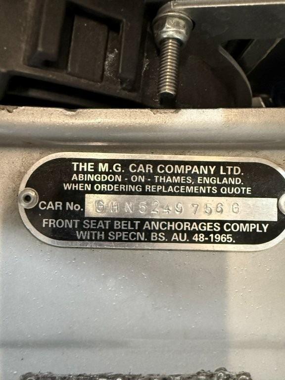 MG MGB V8 CABRIOLET - 1971 LesAnciennes.com