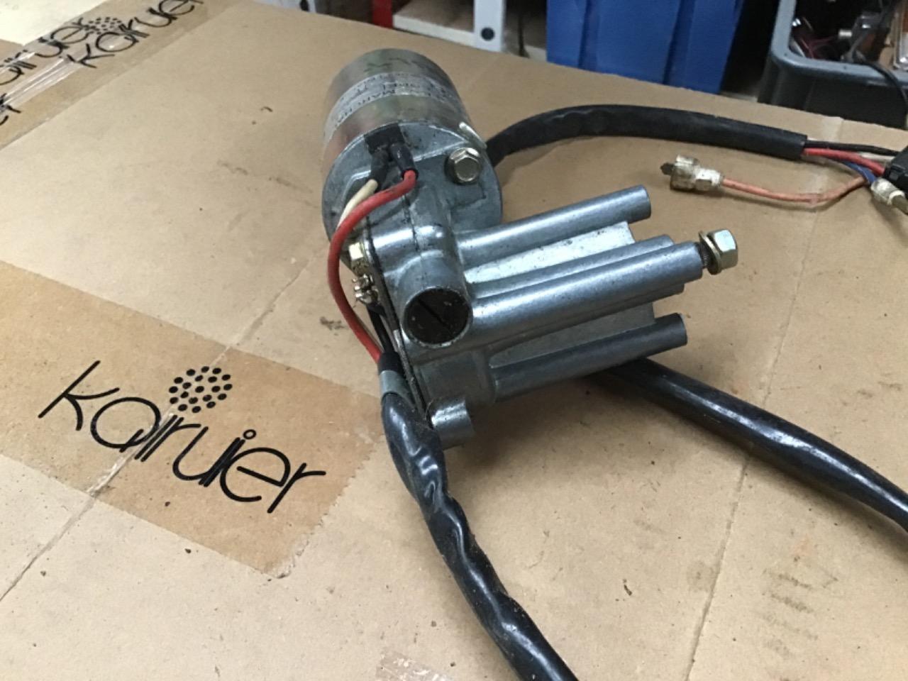 MOTEUR ESSUIE GLACE NEUF RENAULT ESTAFETTE LesAnciennes.com