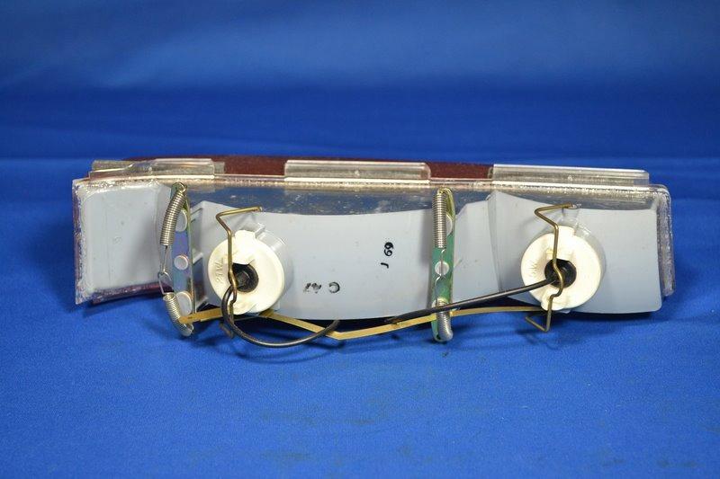 Feu AV G bicolore CITROEN Ami 8, neuf d'origine LesAnciennes.com
