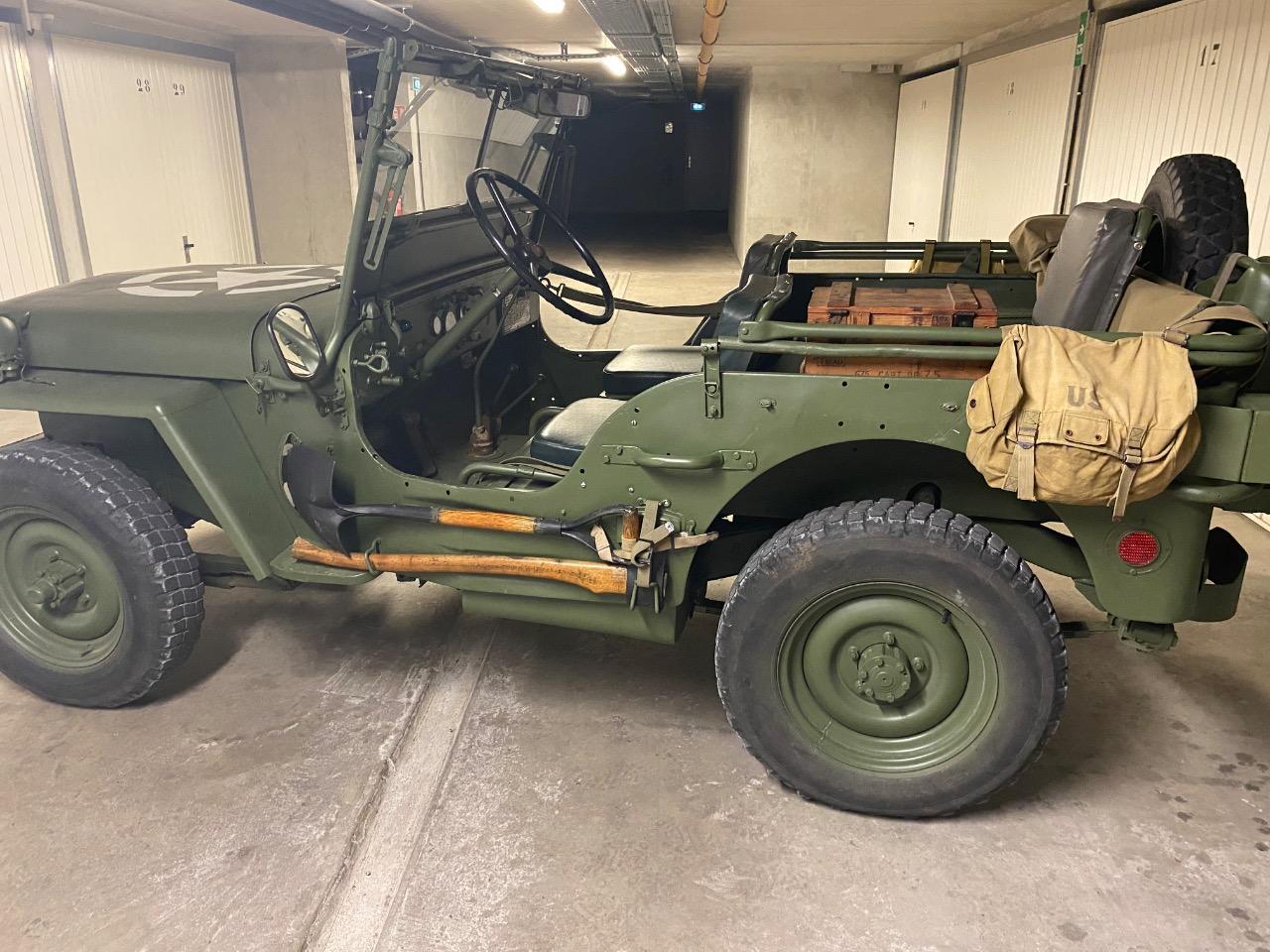 JEEP Hotchkiss Radio - 1957 LesAnciennes.com