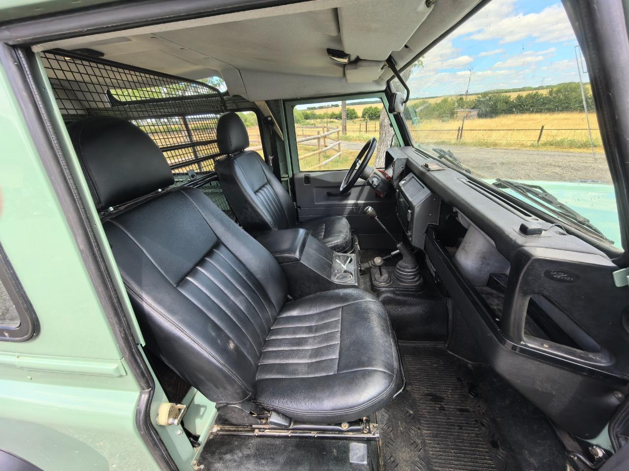 LAND ROVER Defender 90 V8 - 1986 LesAnciennes.com