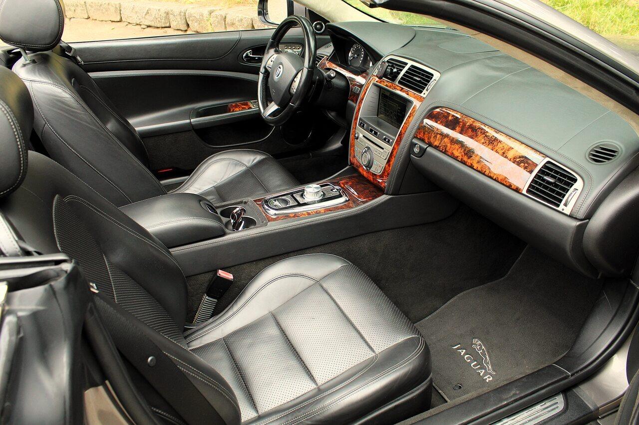 JAGUAR XK 5.0 V8 Cabriolet - 2011 LesAnciennes.com