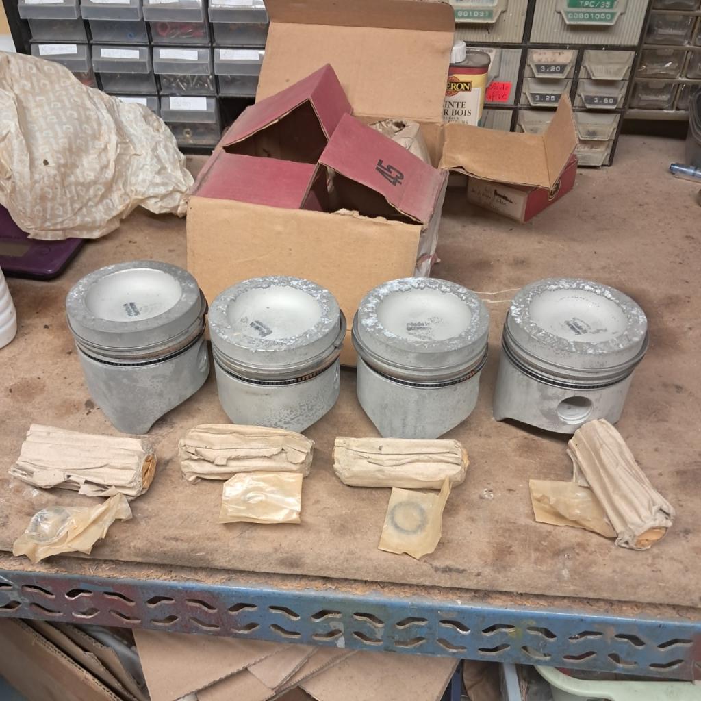 Jeu de pistons FORD Cortina capri 1600gt escort LesAnciennes.com