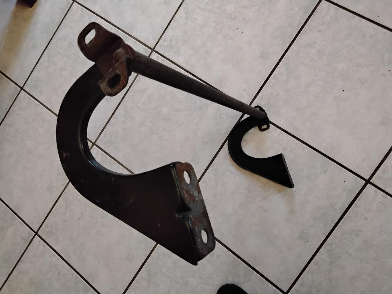 Charnières RENAULT Caravelle LesAnciennes.com