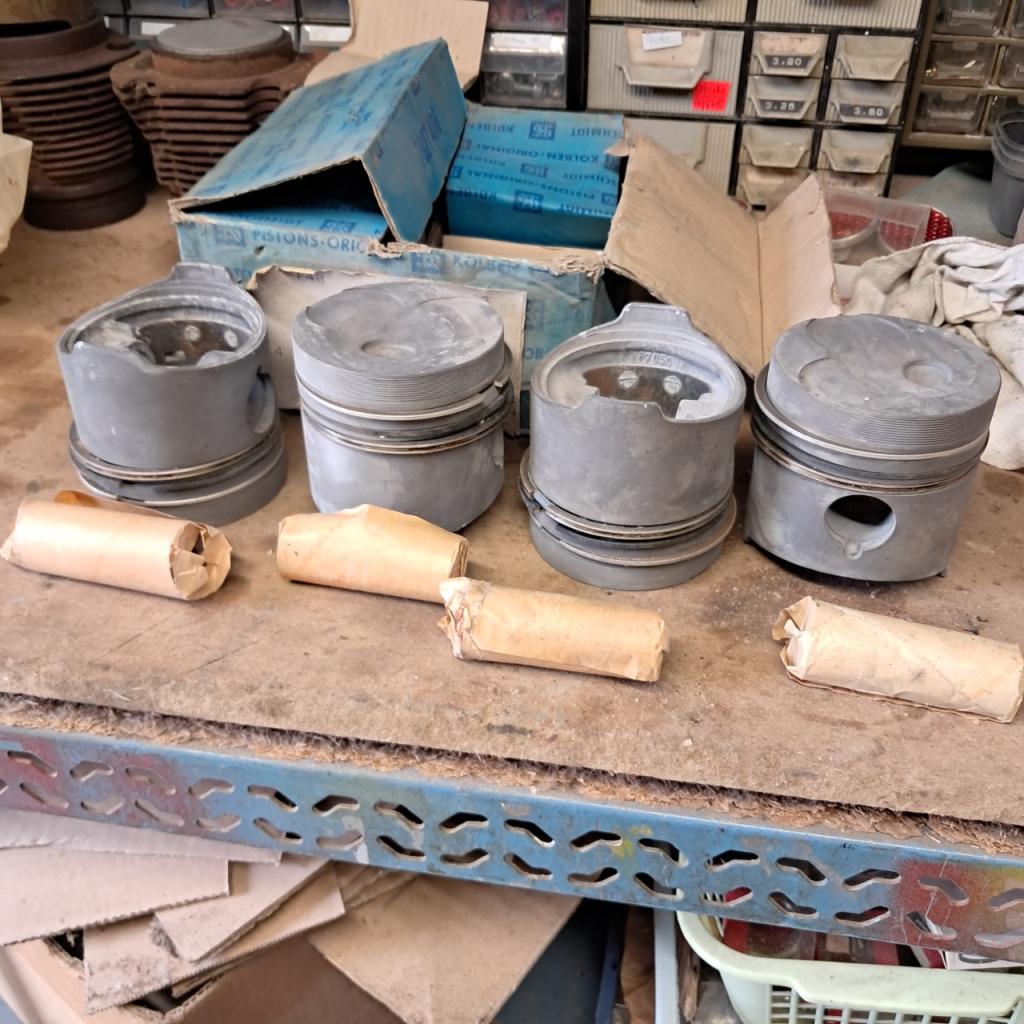 4 piston daimler benz 220 D 206/306 , 87,25mm neuf LesAnciennes.com