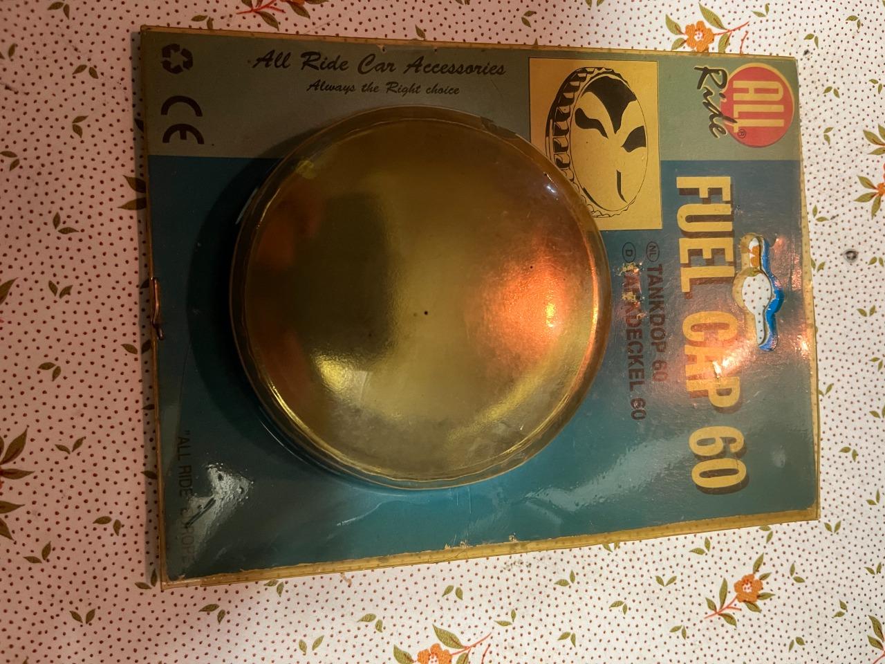 Bouchon DIVERS Bouchon de réservoir LesAnciennes.com