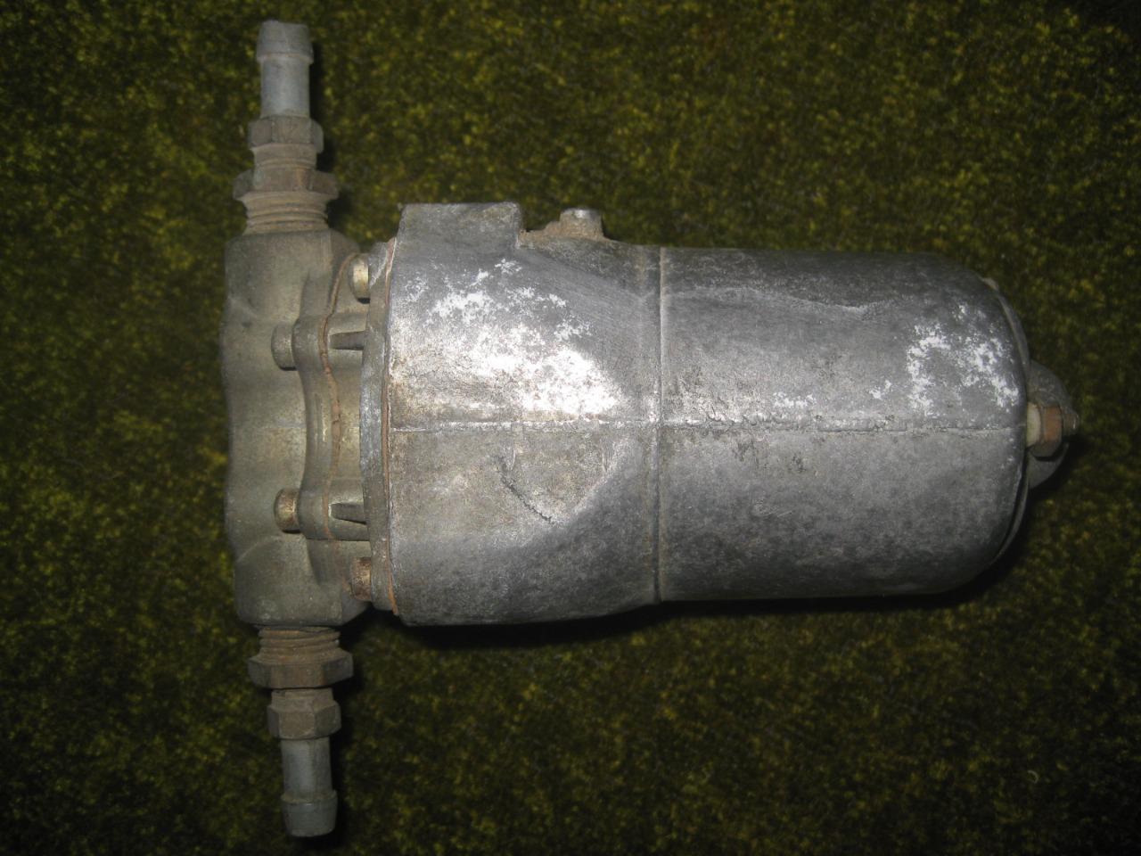Pompe à essence AC 6 volts LesAnciennes.com