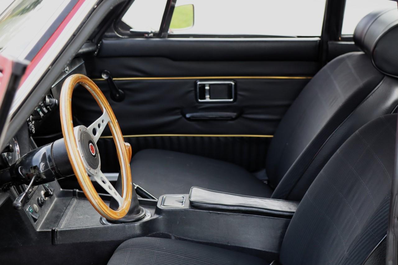 MG B GT - 1974 LesAnciennes.com