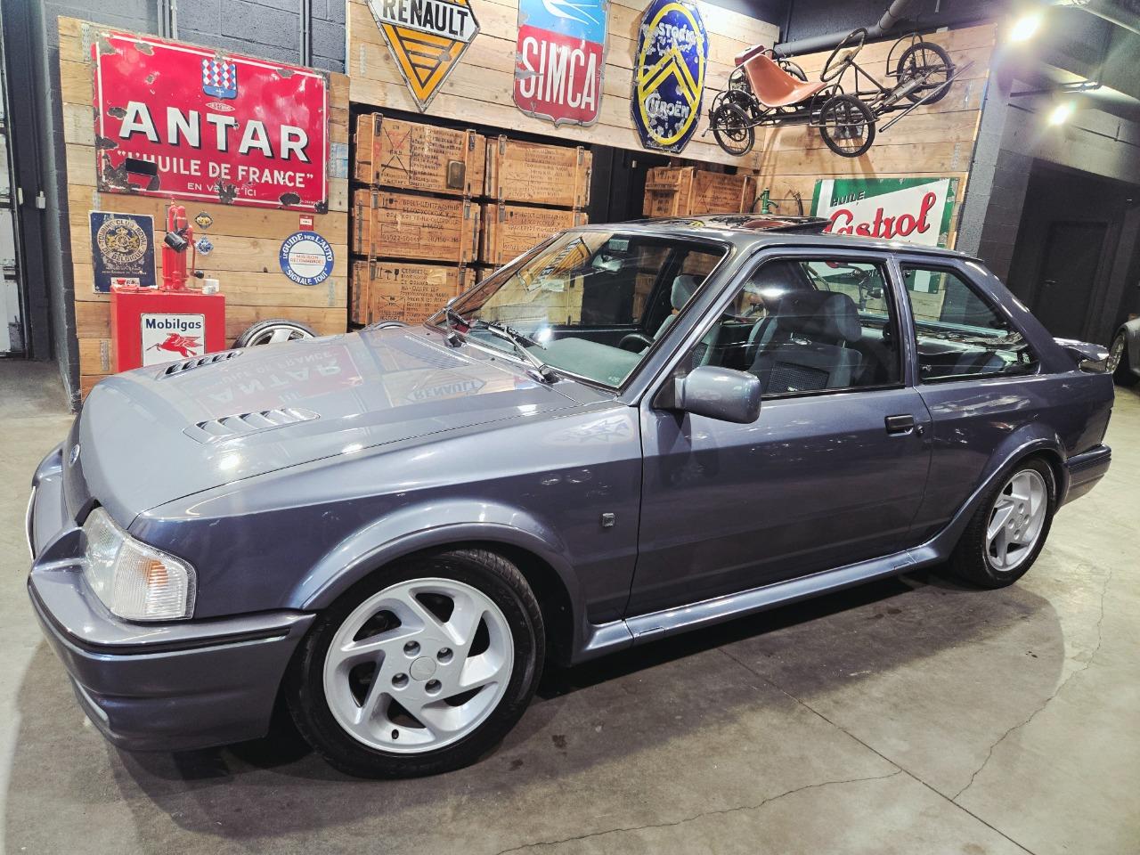 FORD Escort RS Turbo - 1990 LesAnciennes.com
