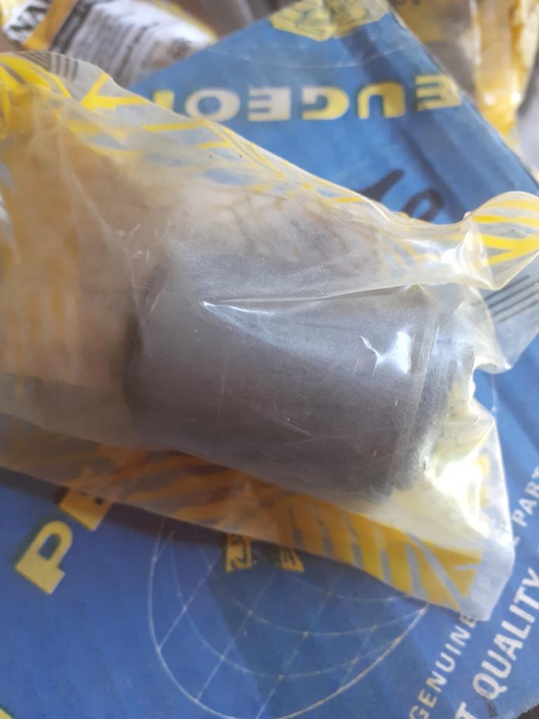 Silent bloc RENAULT 12 (R12) LesAnciennes.com