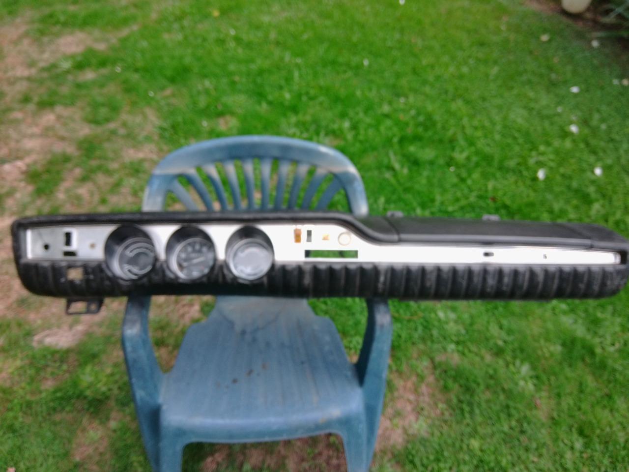 RENAULT 12 (R12):planche de bord + compteur LesAnciennes.com