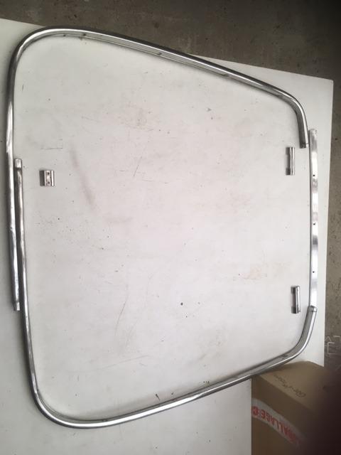 Chrome tour hayon VOlVO 1800 ES LesAnciennes.com