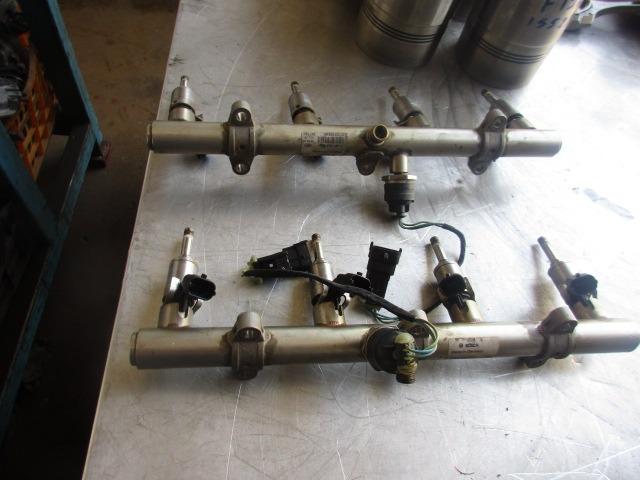Tubes d\'injecteur pour Ferrari California LesAnciennes.com