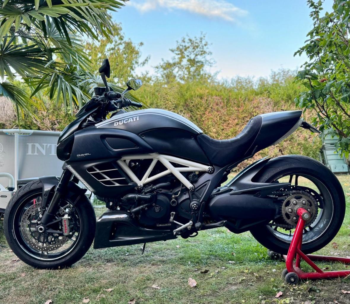DUCATI Diavel amg amg spécial édition LesAnciennes.com