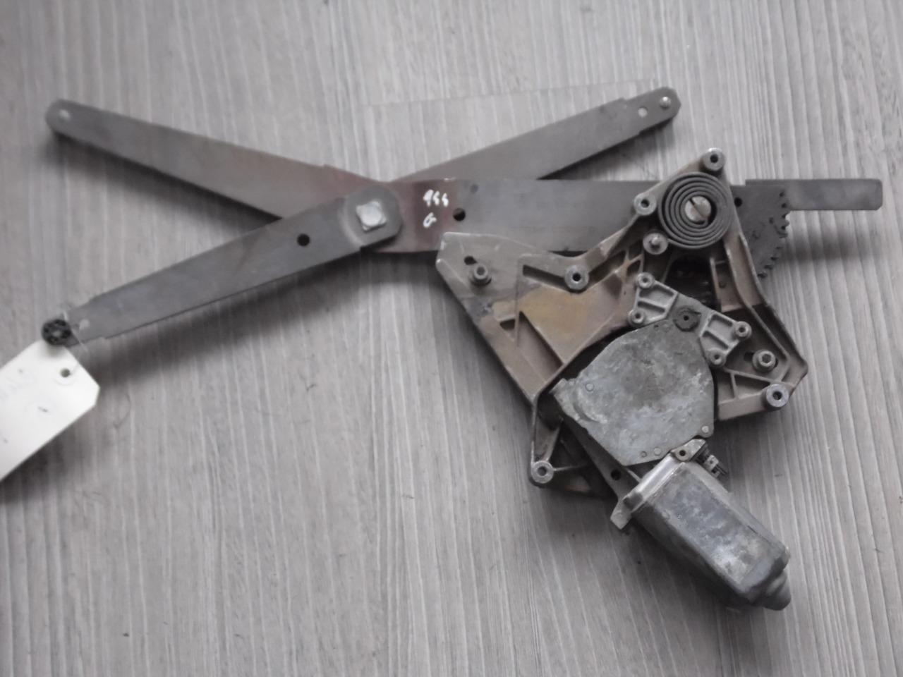 LEVE-VITRE ELECTRIQUE GAUCHE PORSCHE 968 LesAnciennes.com