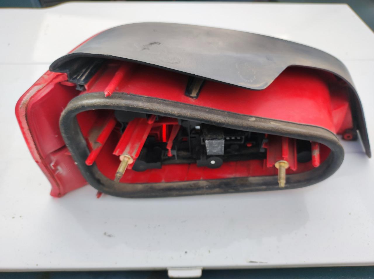 Bloc feu PEUGEOT 106 Toute versions LesAnciennes.com