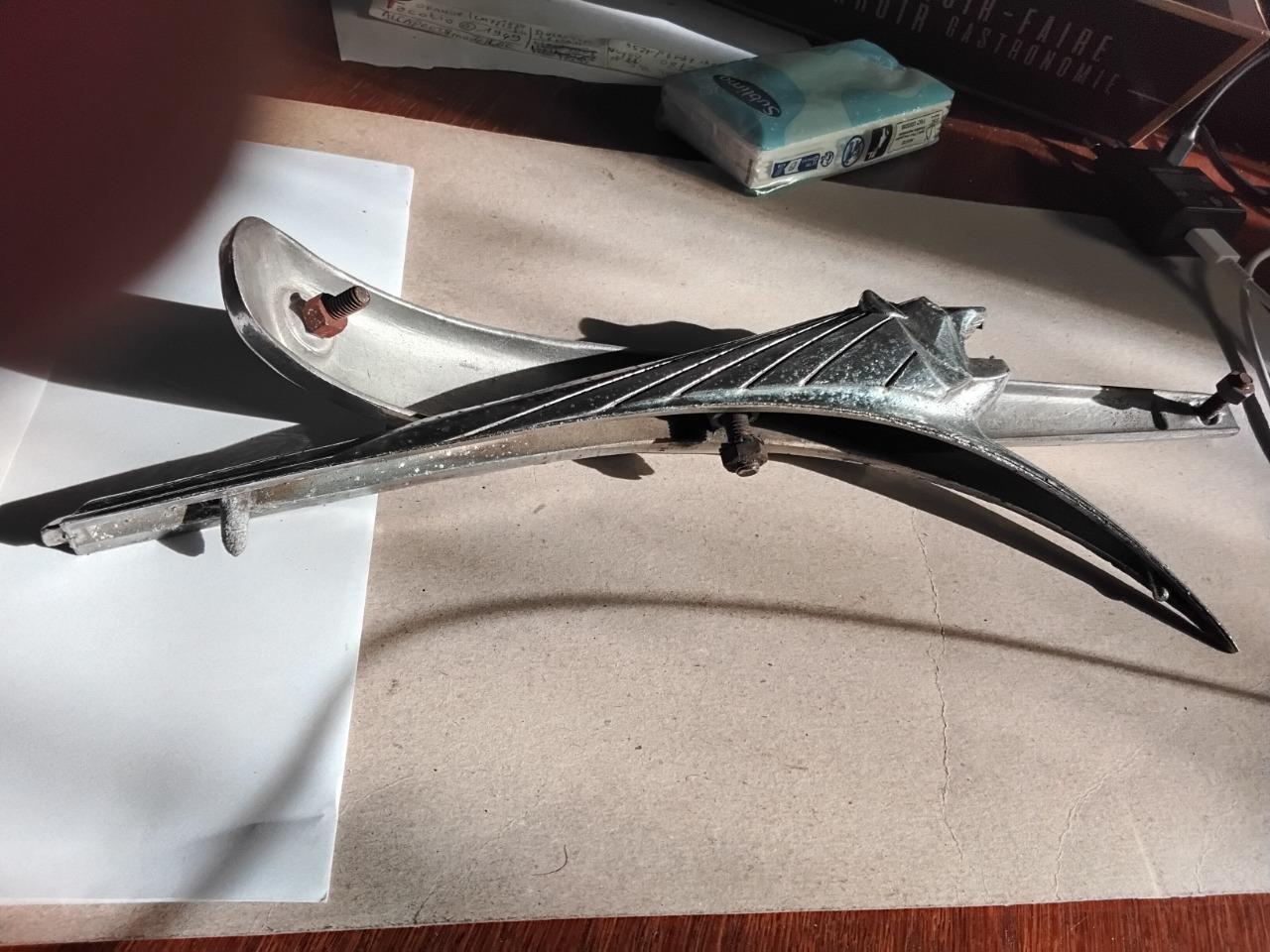 Nez de capot PEUGEOT 403 Tous LesAnciennes.com
