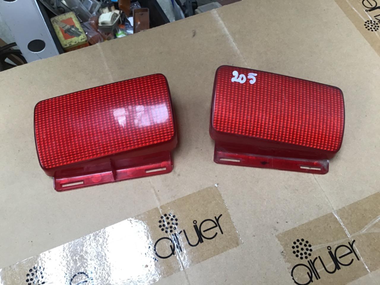 CABOCHONS FEU ANTI BROUILLARD NEUFS PEUGEOT 205 LesAnciennes.com