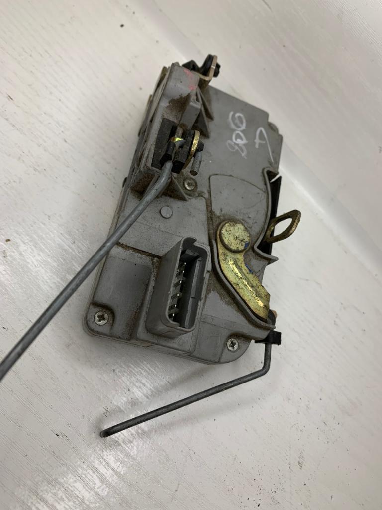 Serrure porte droite PEUGEOT 206 LesAnciennes.com