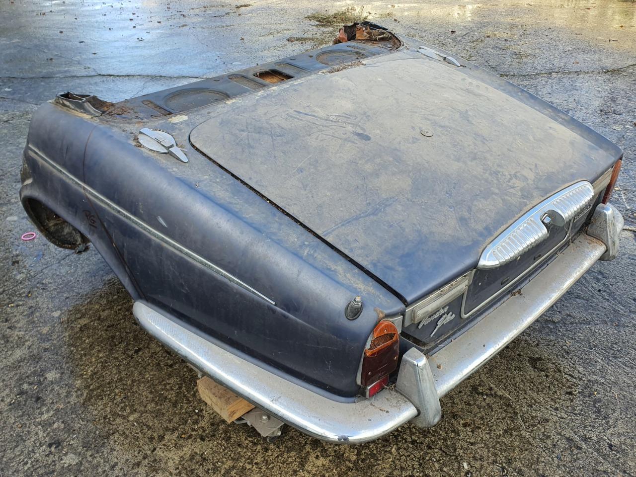 Coffre JAGUAR XJ12 arriere déco LesAnciennes.com