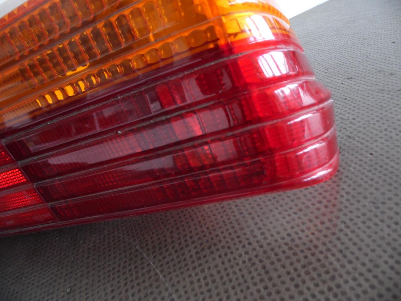 CABOCHON FEU ARRIERE DROIT PEUGEOT 305 LesAnciennes.com