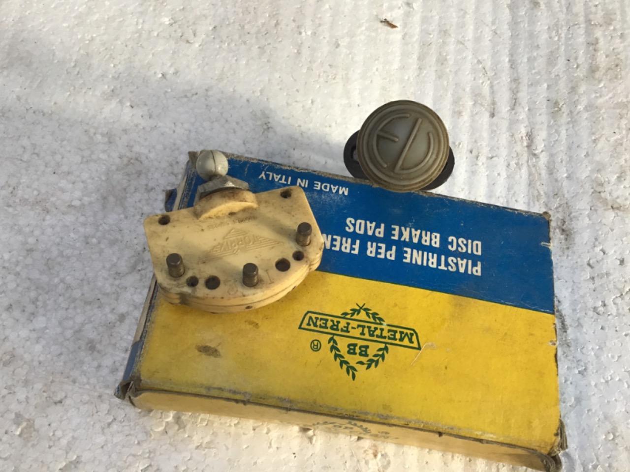 BOUTON EG ET INVERSEUR PEUGEOT 203/403 LesAnciennes.com