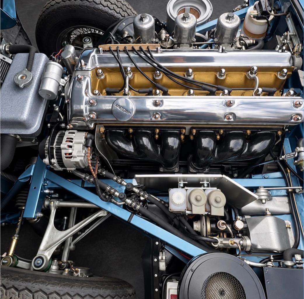 JAGUAR Type E COUPE 4.2 PHASE 1 - 1966 LesAnciennes.com
