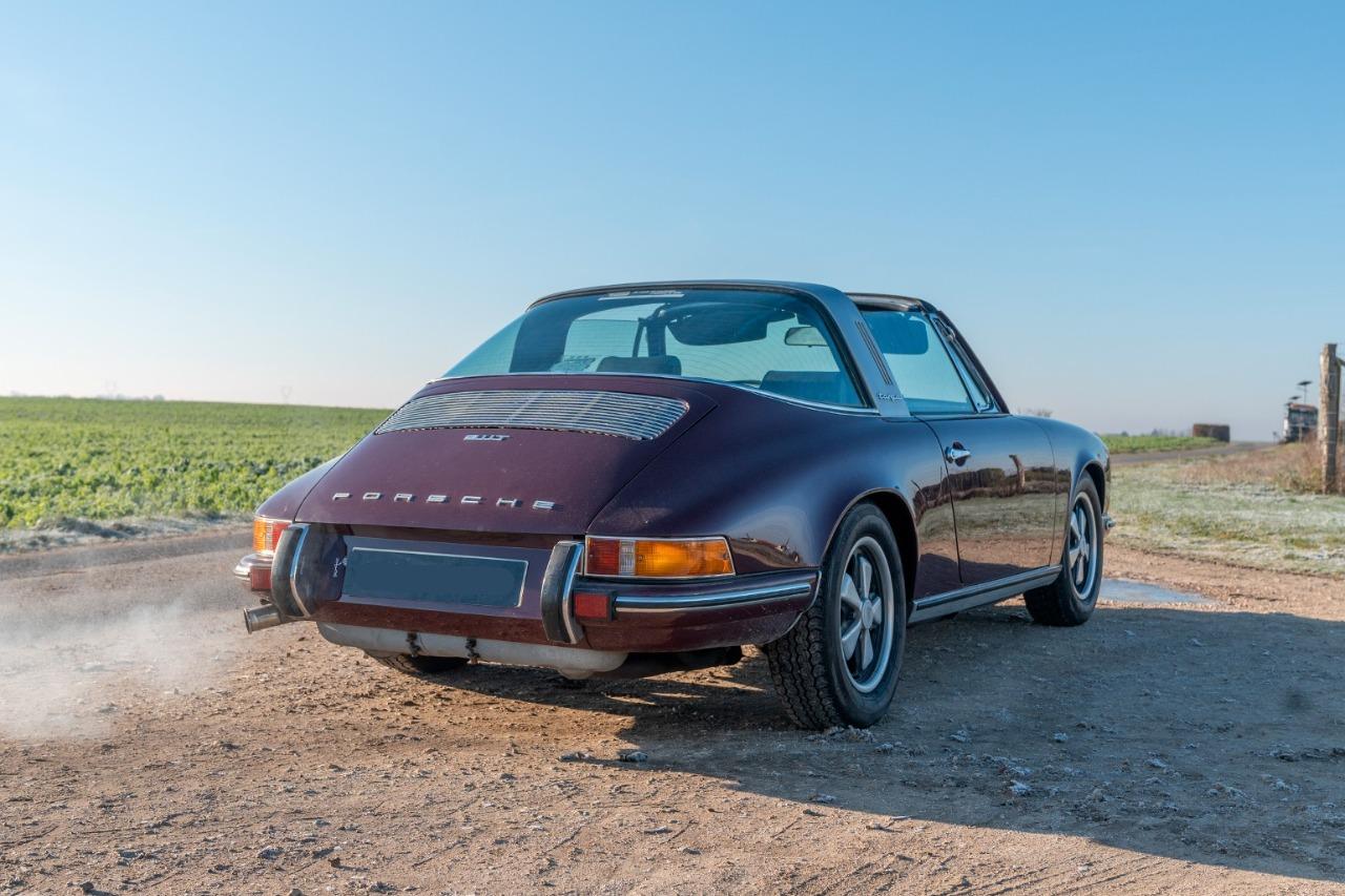 PORSCHE 911 2.2 Targa - 1971 LesAnciennes.com